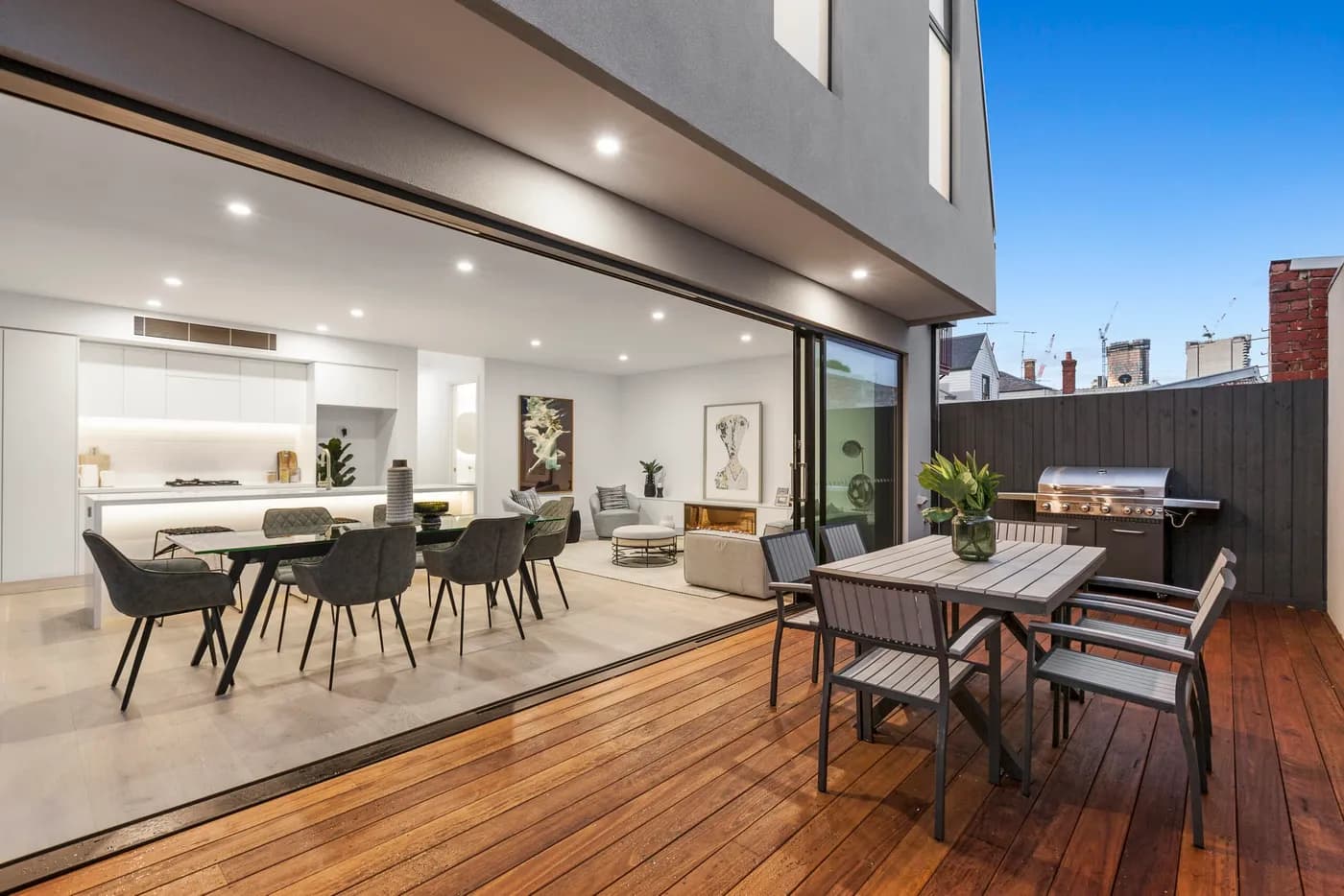 Indoor-outdoor living renovation — Nicon Built